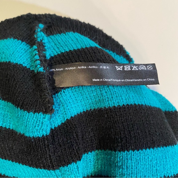 Striped beanie, by Petals and Peacocks, NWOT, 8” cuffed, 8 1/2” wide. Acrylic - Picture 4 of 6